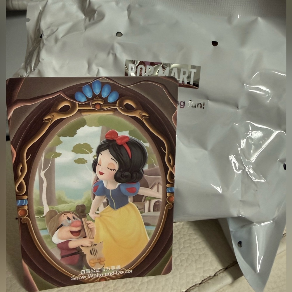 POP MART Blind Box Disney Snow White figurines